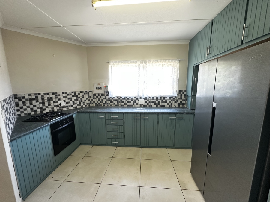 To Let 4 Bedroom Property for Rent in Winterstrand Eastern Cape